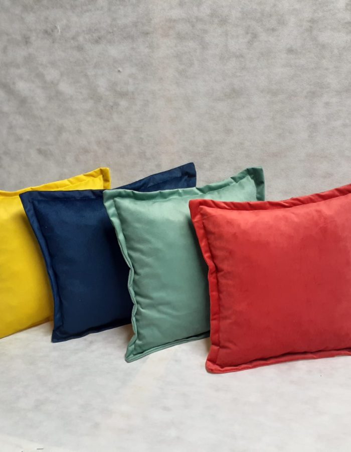 Almofadas que combinam com a decoração da sua sala, prefeitas para o seu cadeirão