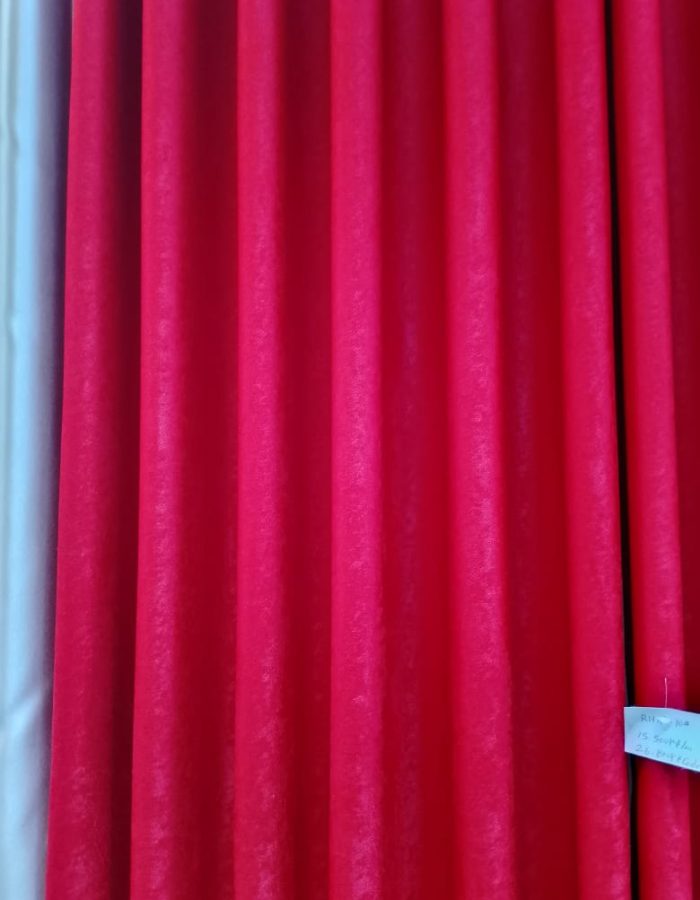 Cortina Mariarca vermelha